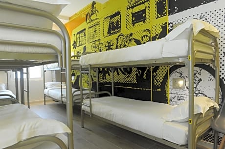 Bed in 8-Bed Mixed Dormitory Room