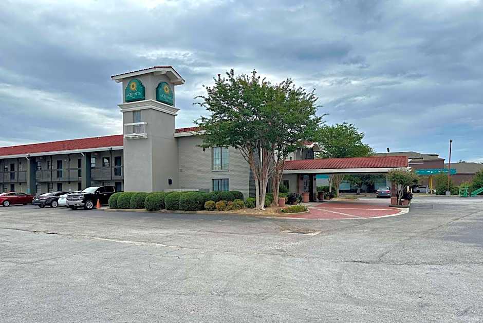 La Quinta Inn & Suites by Wyndham Huntsville Research Park