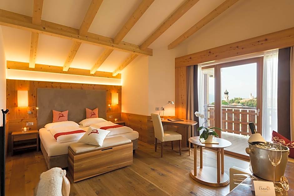 Hotel Emmy - five elements