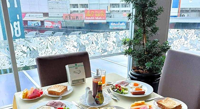 Viangtak Riverside Hotel