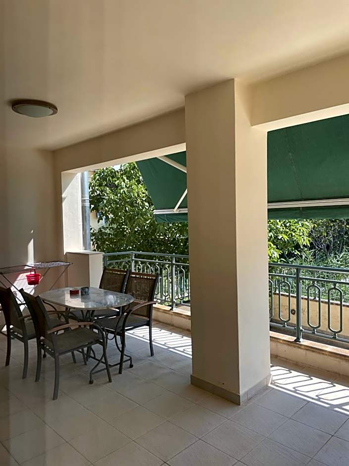 Dais Apartments