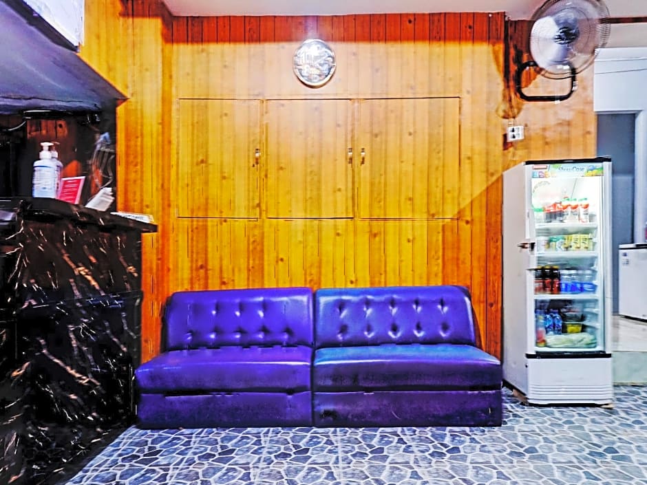 OYO 90469 Benhil Karet Tengsin