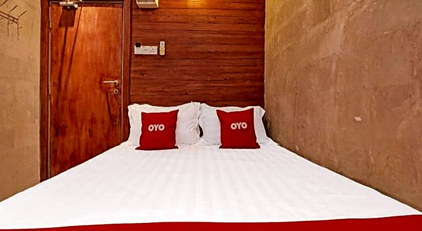 OYO 90662 The 1975 Hotel