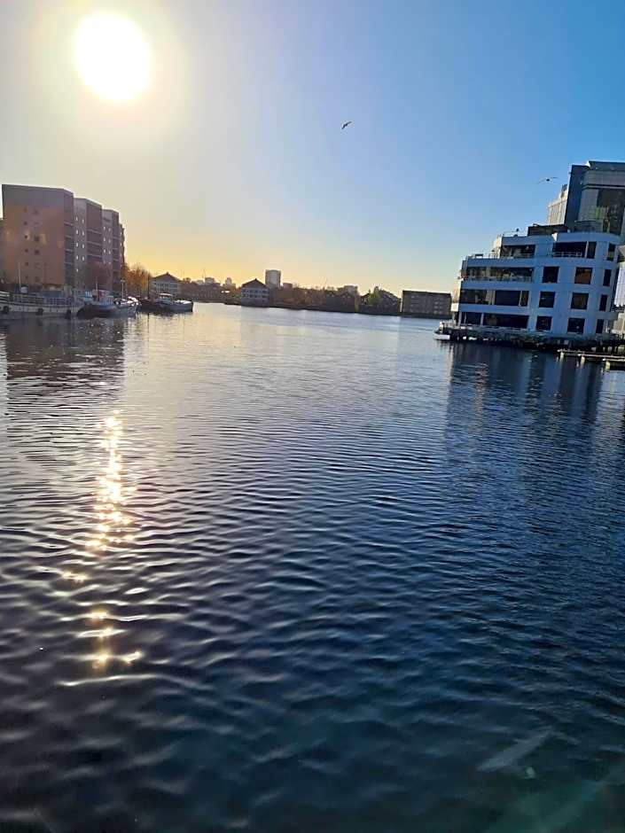 WNS Apartments Canary Wharf