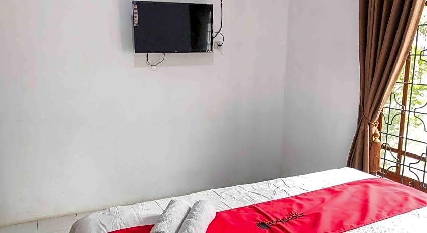 RedDoorz near Eco Green Park Batu