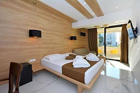 Comfort Quadruple Room with Balcony - Annex