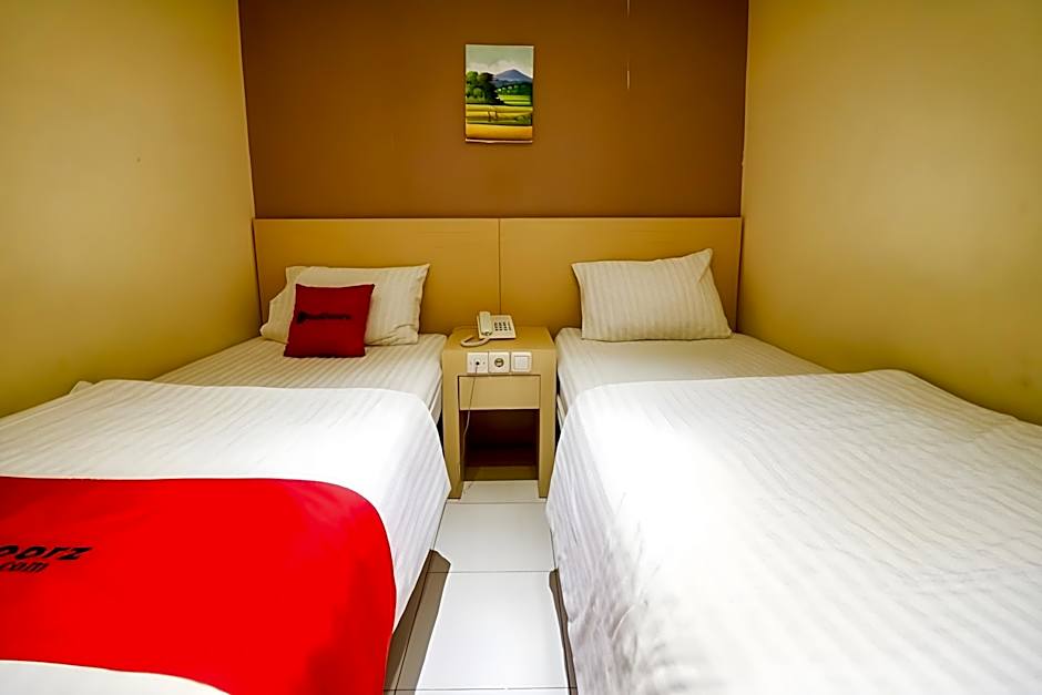 RedDoorz near Pasar Tarapung Siring Banjarmasin