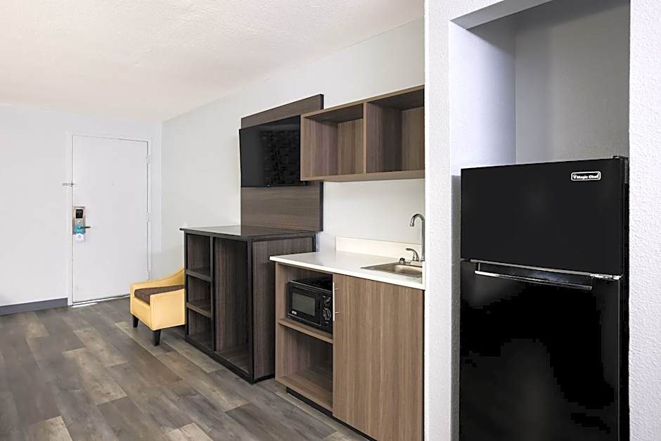 Suburban Studios Hinesville - Fort Stewart Area