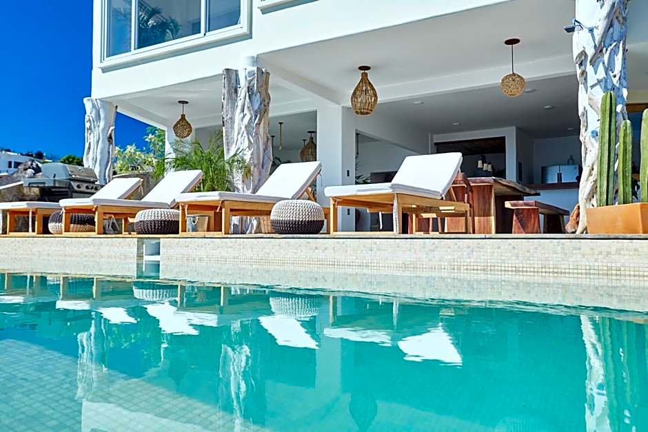 Casa Roni by Xeno - 5 Bedroom Luxury Villa with Ocean View