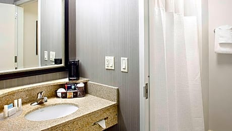 Room, 2 Queen Beds (Hearing Accessible)