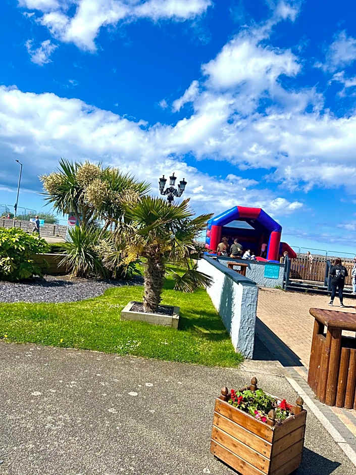 Lyons Robin Hood , Rhyl