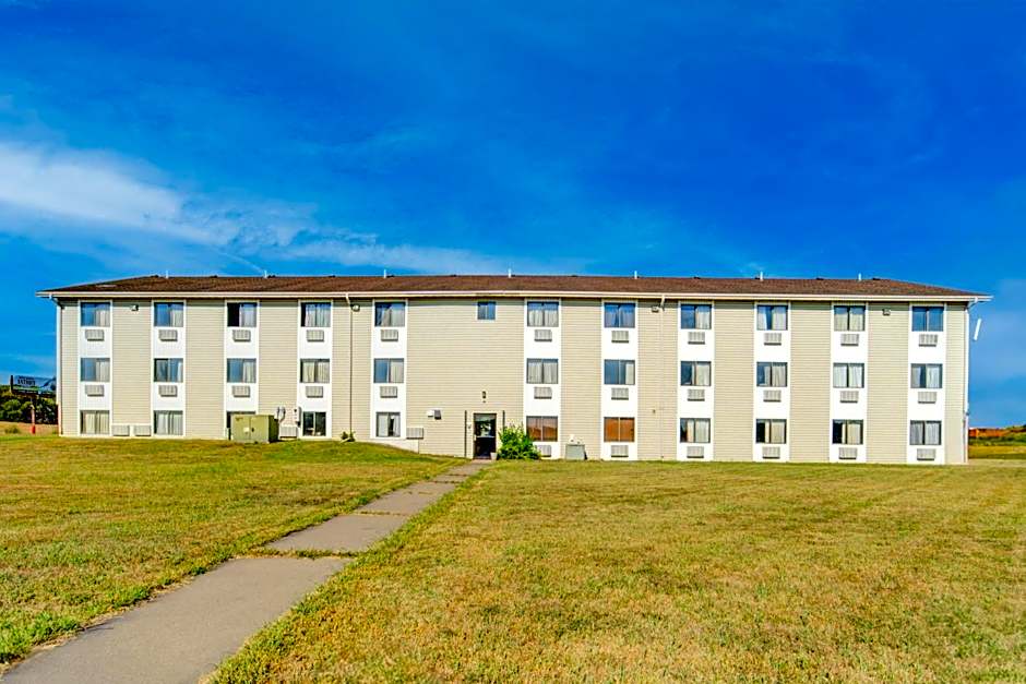 Capital O Amerihost Inn and Suites Kingdom City Hwy 54 MO