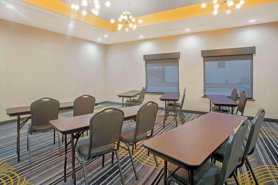 La Quinta Inn & Suites by Wyndham Ponca City