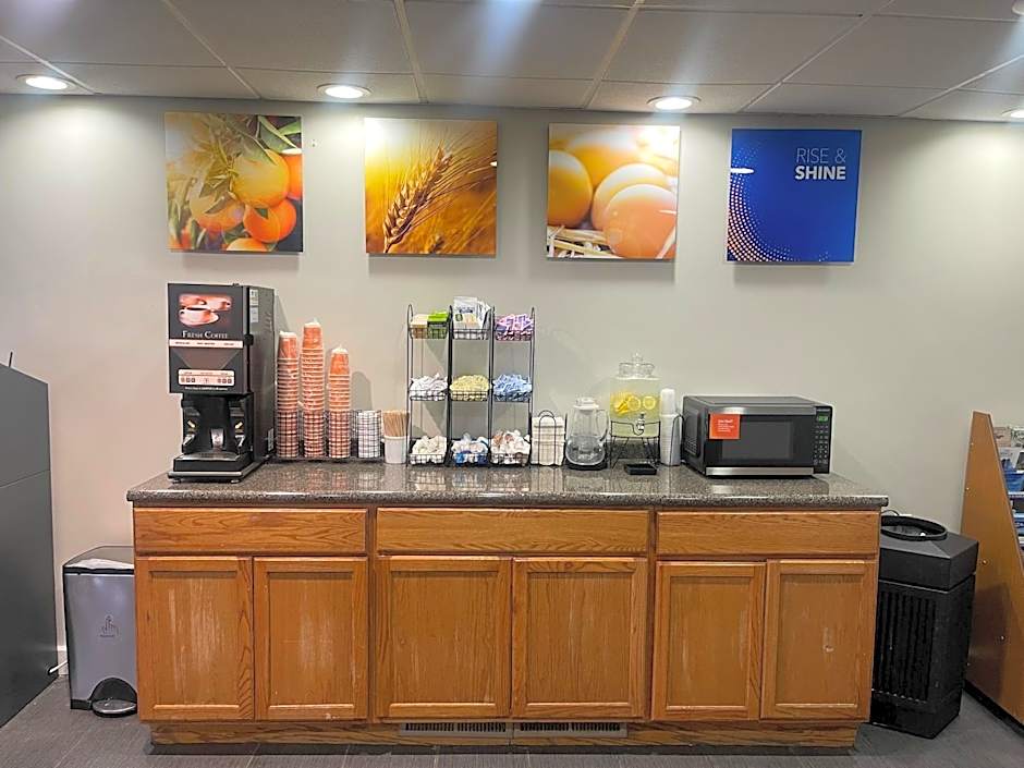 Comfort Inn & Suites Syracuse-Carrier Circle