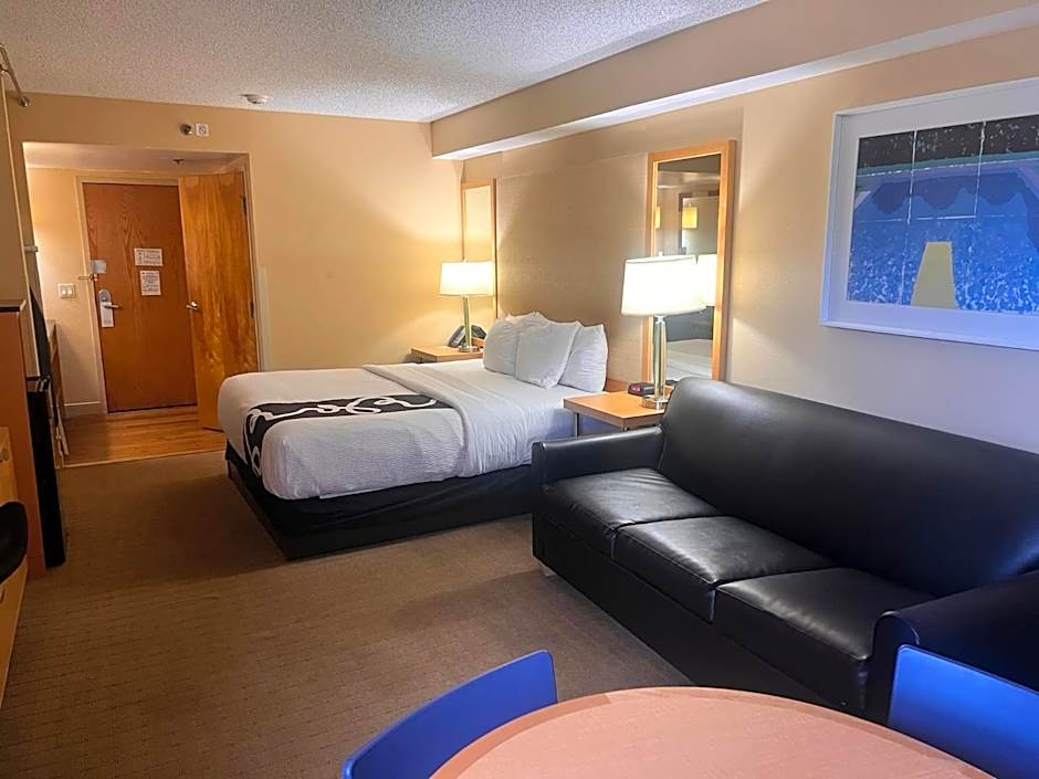 La Quinta Inn & Suites by Wyndham West Palm Beach Airport
