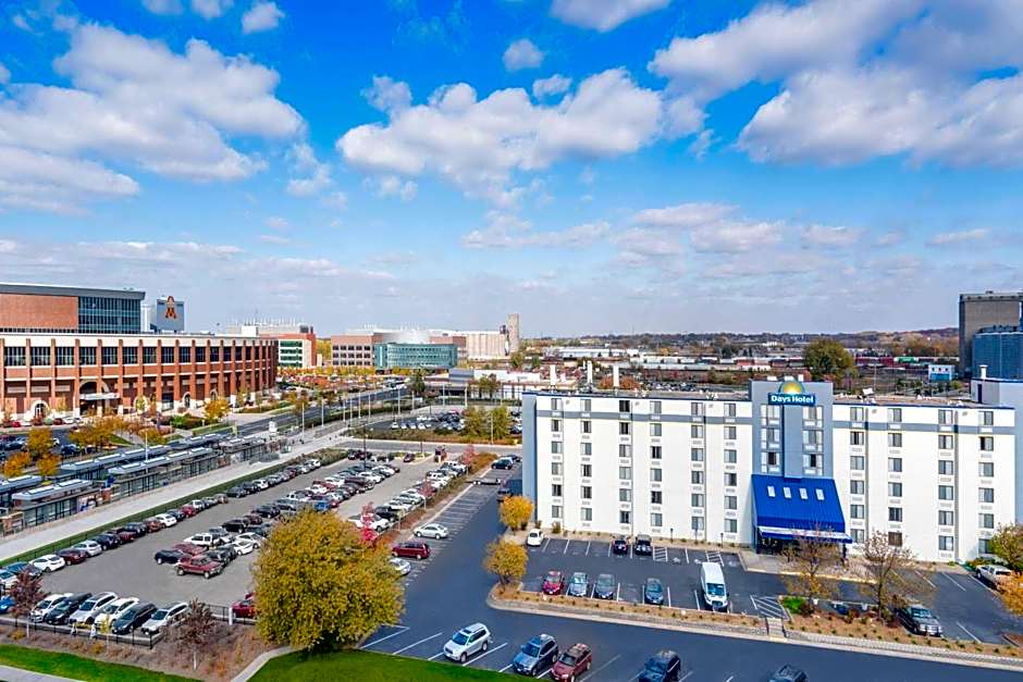 Days Hotel by Wyndham University Ave SE