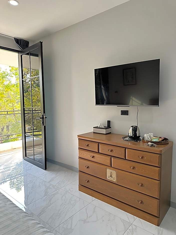 Bamboo Resort Suphanburi (in Bamboo Japanese Goods Warehouse)