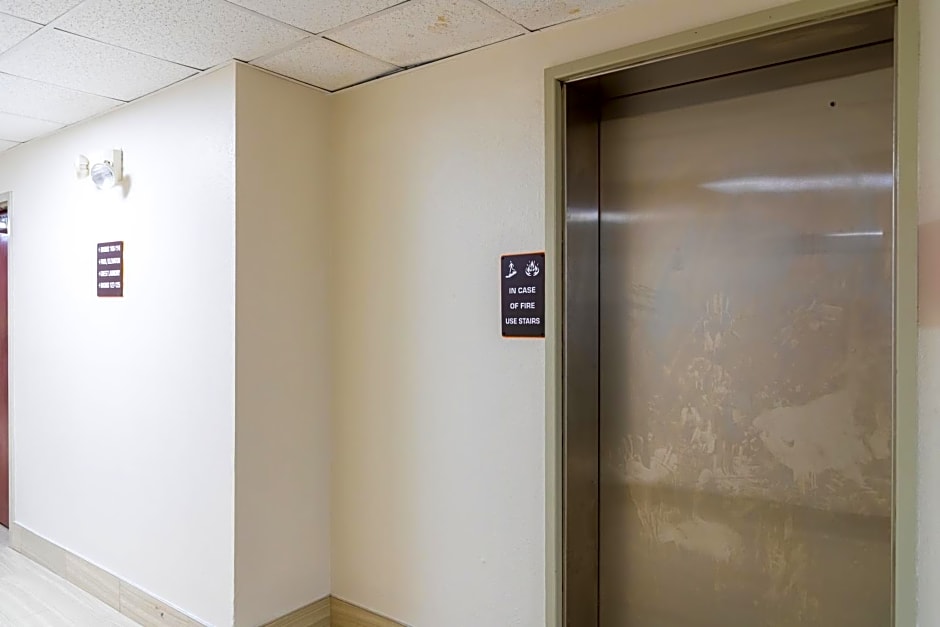Red Roof Inn PLUS+ & Suites Savannah – I-95