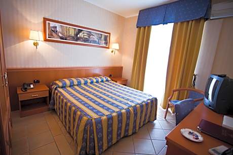 Double Room (1 Adult)