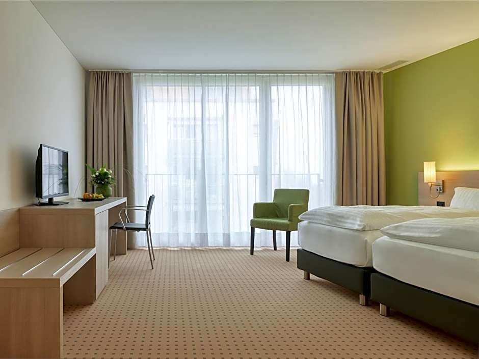 Hotel Eastside (free parking garage)