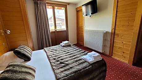 Family Room (2 Adults + 2 Children less than 12 years)