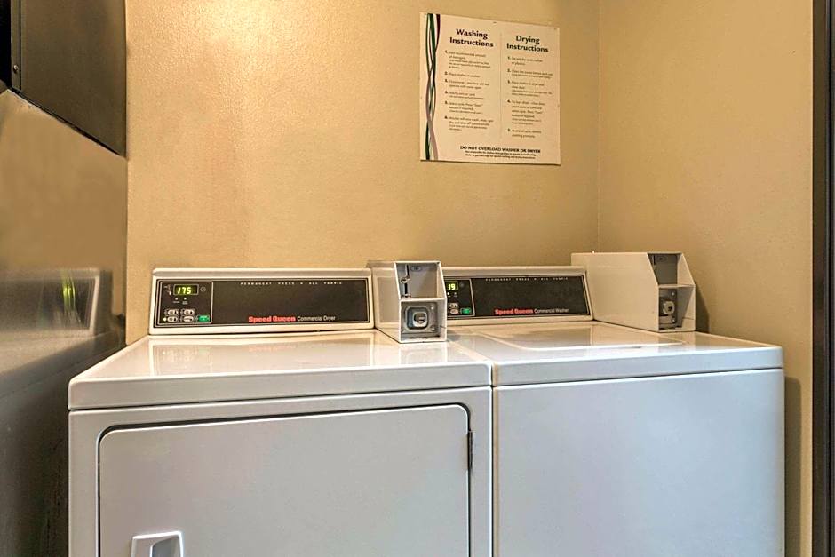 Days Inn & Suites by Wyndham East Flagstaff