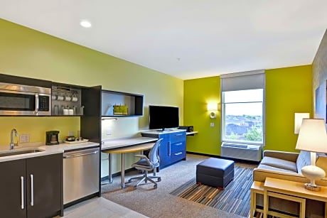 One-Bedroom King Suite - Non-Smoking