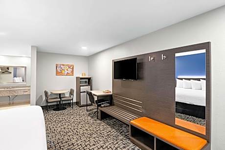 1 King Bed Nonsmoking