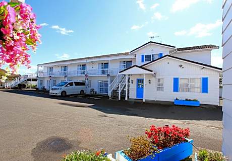 Standard Family Room with Spa Bathtub