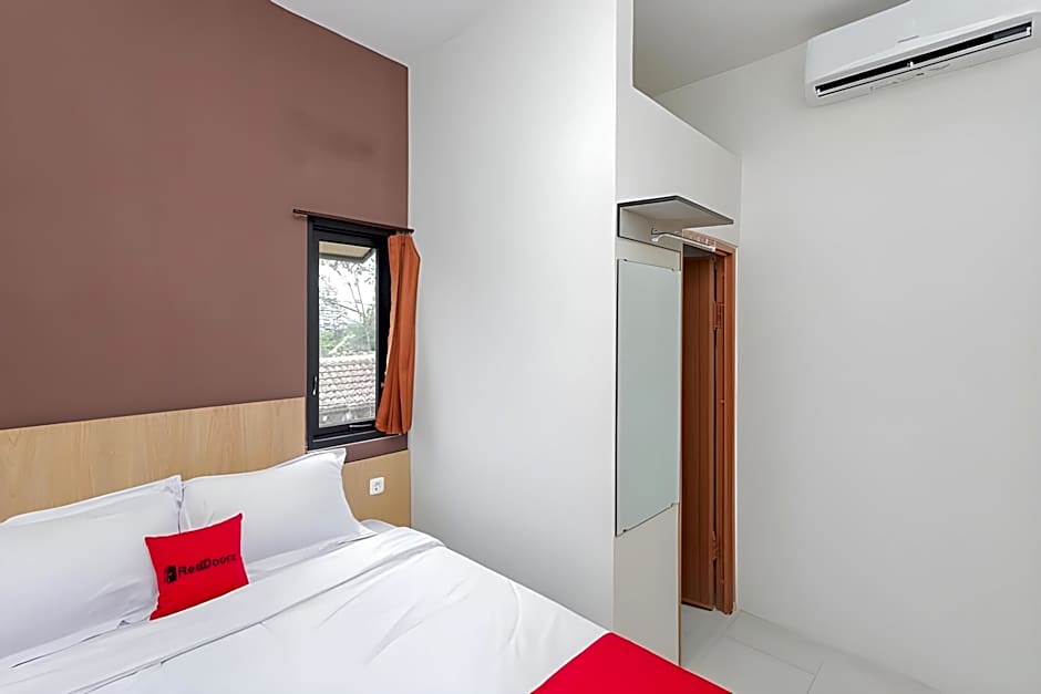 RedDoorz @ Sangnala Homestay Pakisaji