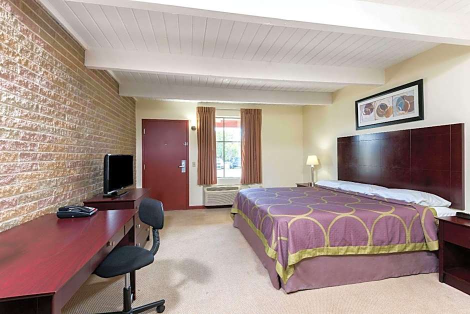 Super 8 by Wyndham Beaver Falls