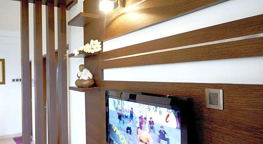 Cameron Pasar Malam Apartment @ Crown Imperial Court