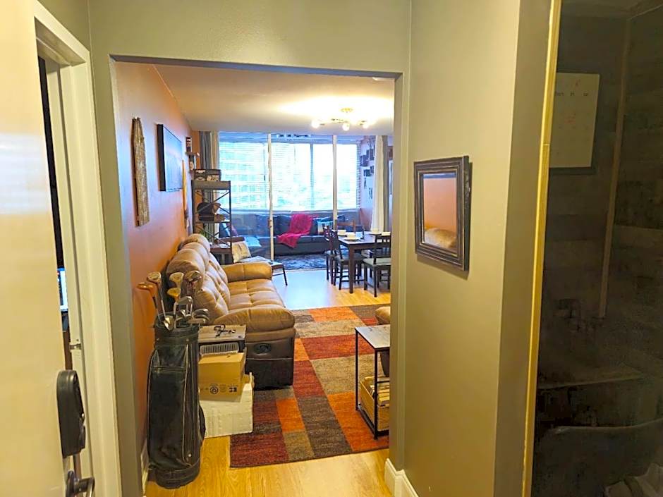 Perfect DTWN 2 Bed Condo with Cali King Bed and Gym