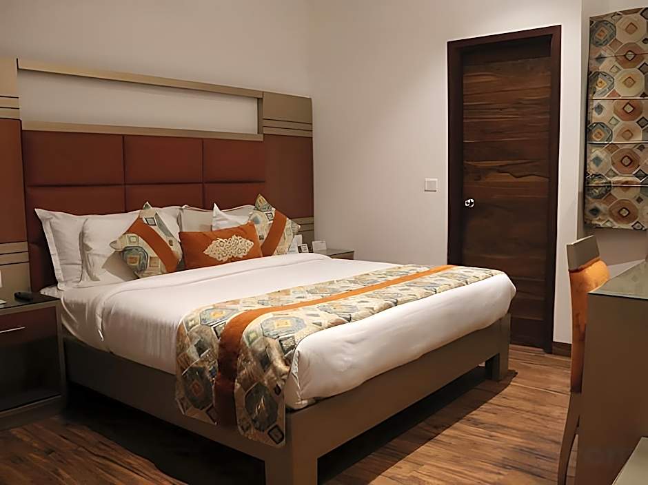 One Earth GG Regency (80 Steps to Golden Temple)