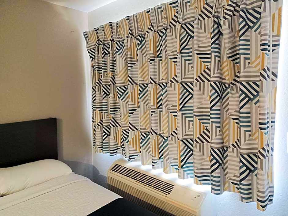 Motel 6-Fresno, CA - Blackstone North