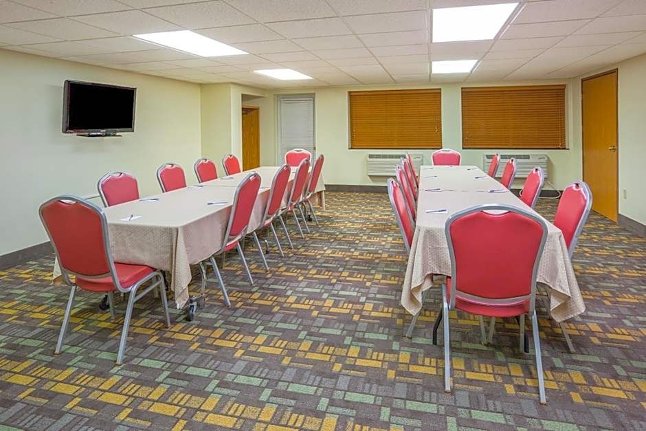 AmericInn by Wyndham Rhinelander