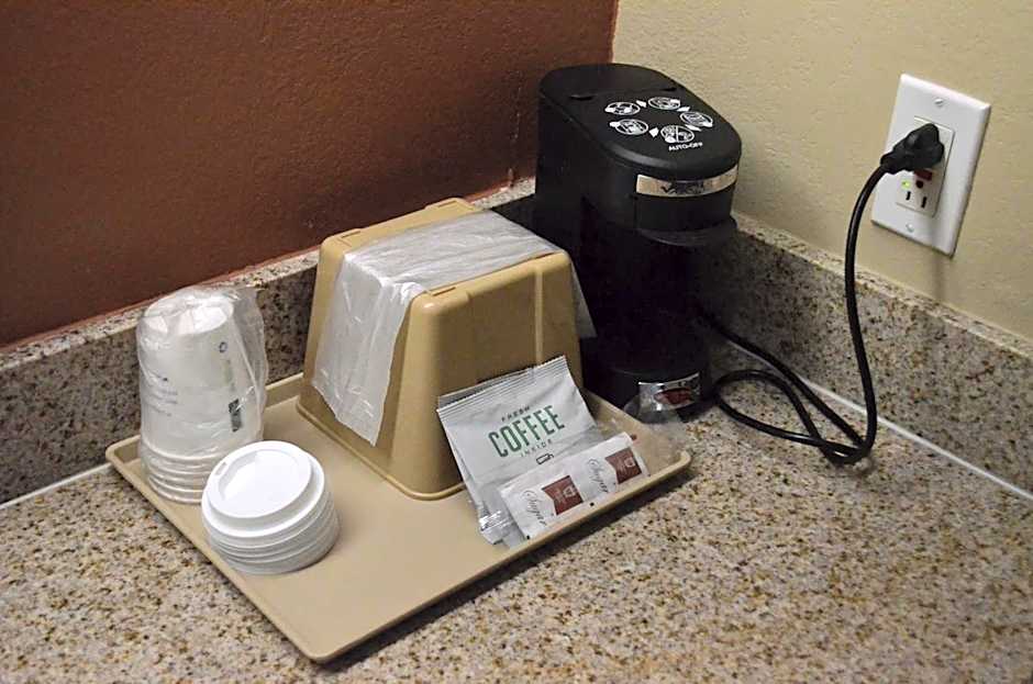 Hill Country Inn and Suite