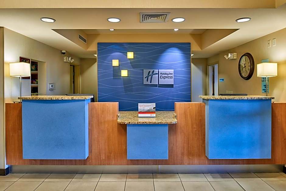 Holiday Inn Express & Suites El Paso Airport By IHG