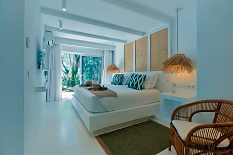 Deluxe Suite with Private Garden 