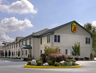 Super 8 by Wyndham Harrisburg Hershey West