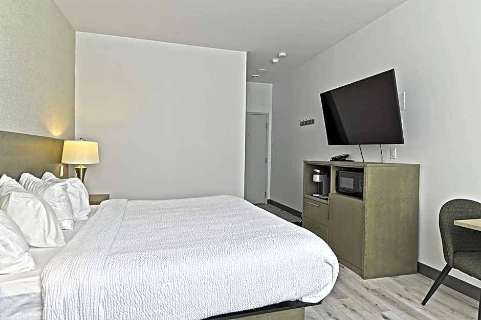 Photo 1 of 7 of Standard 1 King Bed