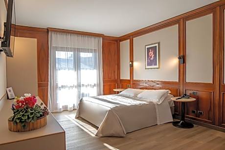 Deluxe Double or Twin Room with Balcony