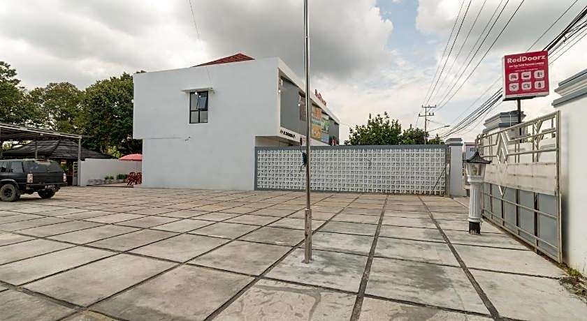 RedDoorz near Tugu Coklat Pesawaran Lampung