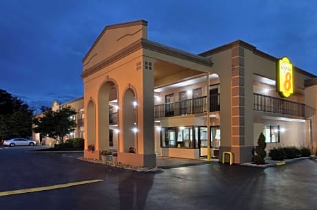 Super 8 by Wyndham Knoxville West/Farragut