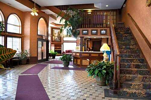 Hamilton Inn Select Beachfront Mackinaw City
