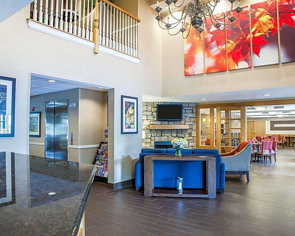 Comfort Inn & Suites Sturbridge-Brimfield