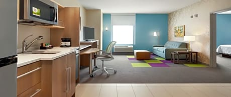 1King Mobility/Hearing Access Ri Shower Suite