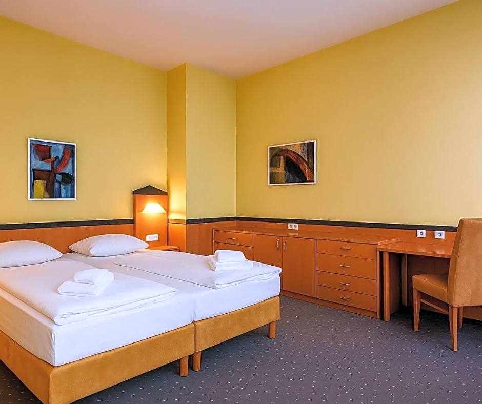 Plaza Hotel & Living Frankfurt