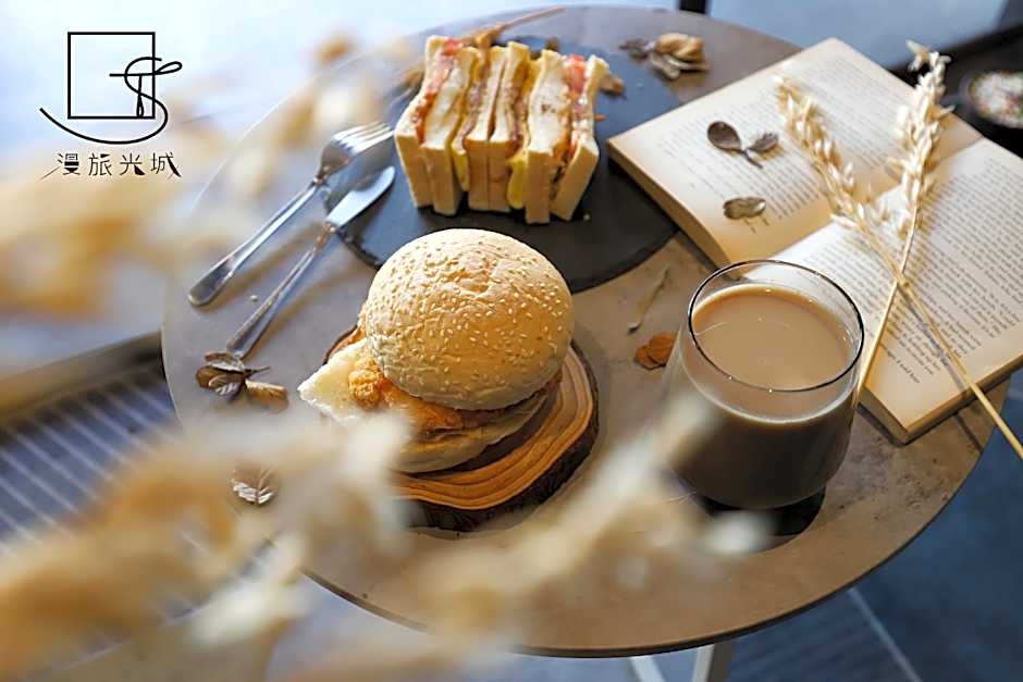 Slow Town Hotel - Glowing