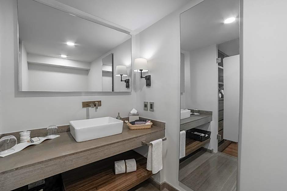 Flow Condesa - Adults Only